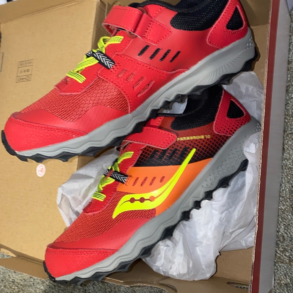 Brand new saucony peregrine 10 shield a/c big kids size 5.5